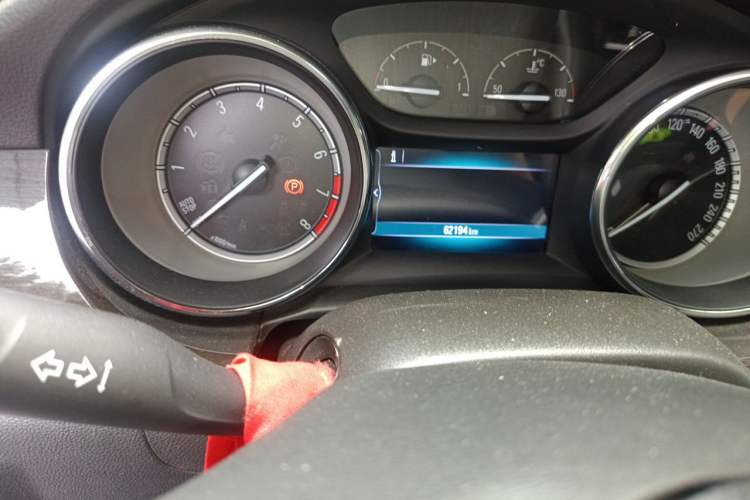 Used Buick Verano 2018 Sedan 20T Dual-Clutch Leading Model Odometer Close Up