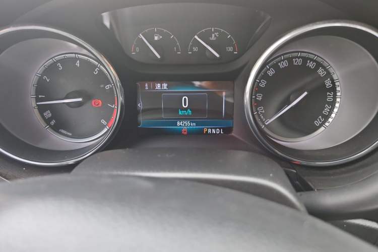Used Buick Verano 2018 Sedan 20T Dual-Clutch Leading Model Odometer Close Up