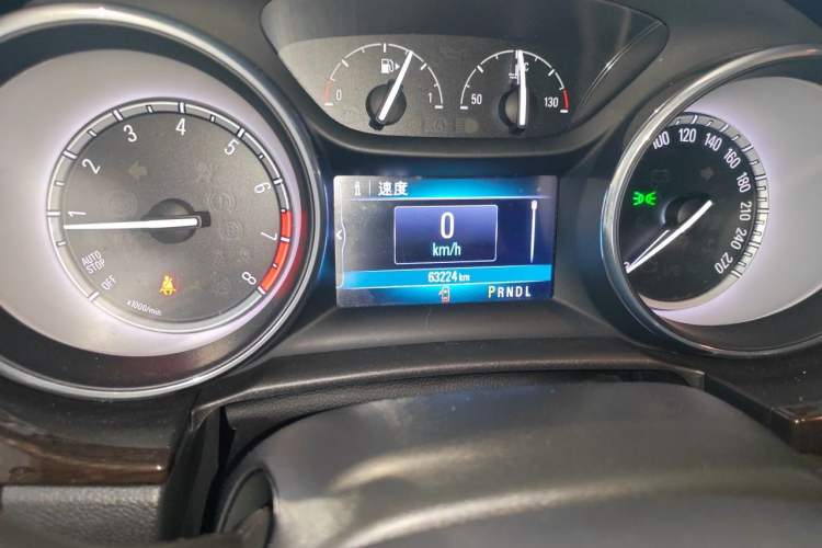Used Buick Verano 2018 Sedan 20T Dual-Clutch Leading Model Odometer Close Up