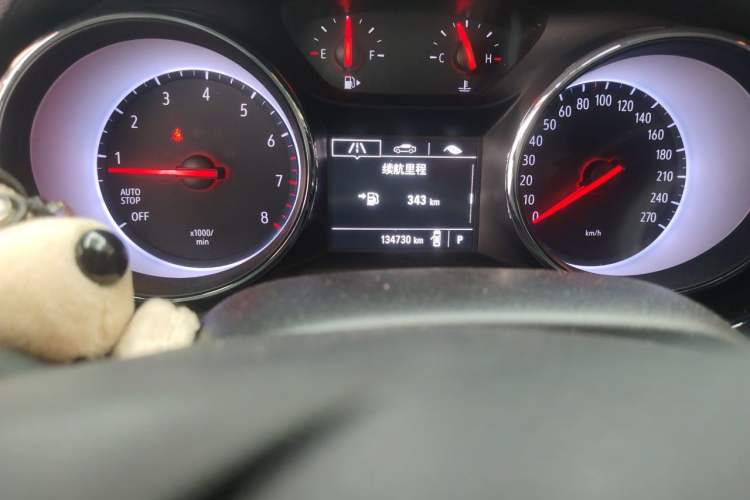 Used Buick Verano 2018 Hatchback GS 20T Dual-Clutch Progressive Model Odometer Close Up
