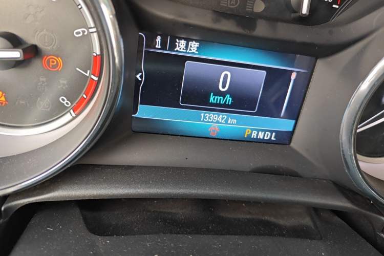 Used Buick Verano 2018 Sedan 20T Dual-Clutch Leading Model Odometer Close Up