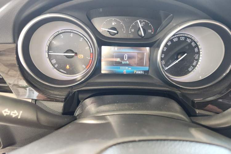 Used Buick Verano 2018 Sedan 20T Dual-Clutch Leading Model Odometer Close Up