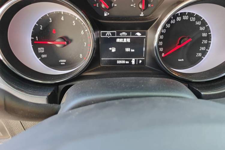 Used Buick Verano 2018 Hatchback 15S Automatic Leading Model Odometer Close Up