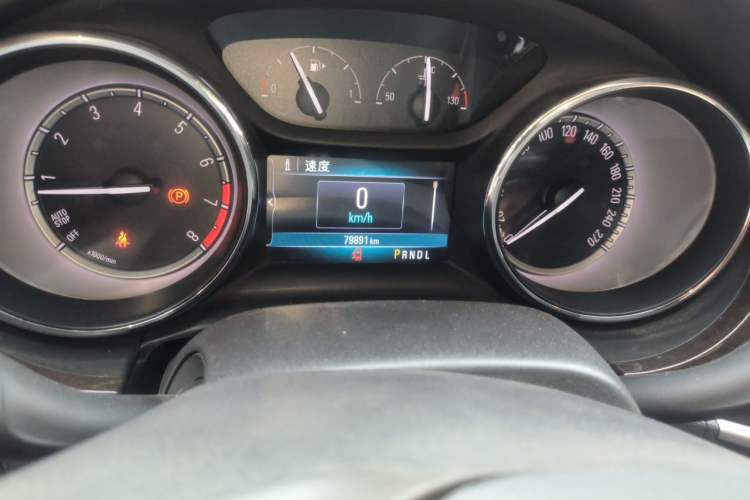 Used Buick Verano 2018 Sedan 20T Dual-Clutch Leading Model Odometer Close Up
