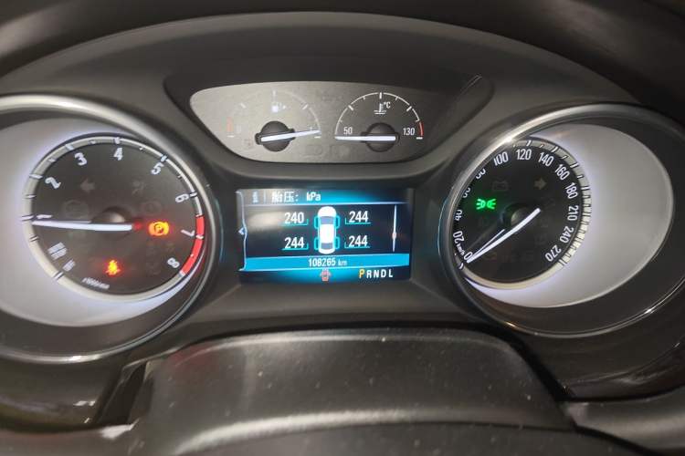 Used Buick Verano 2018 Sedan 15S Automatic Leading Model Odometer Close Up