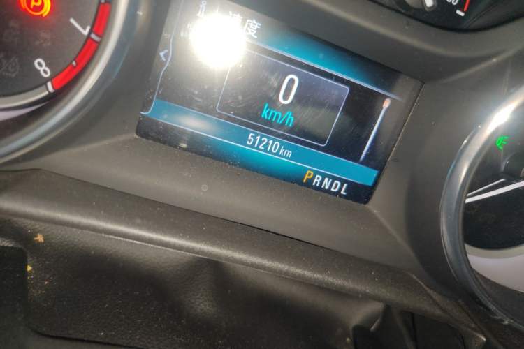 Used Buick Verano 2018 Sedan 20T Dual-Clutch Leading Model Odometer Close Up