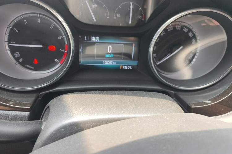 Used Buick Verano 2018 Sedan 20T Dual-Clutch Leading Model Odometer Close Up