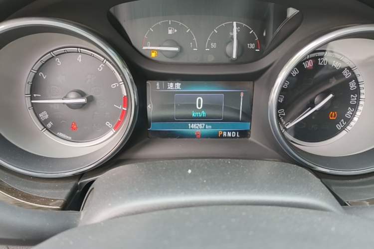 Used Buick Verano 2018 Sedan 20T Dual-Clutch Leading Model Odometer Close Up