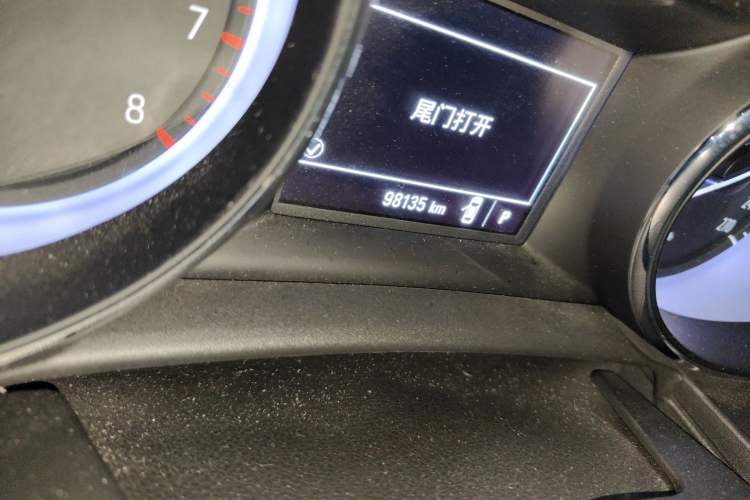 Used Buick Verano 2018 Sedan 15S Automatic Entry Model Odometer Close Up