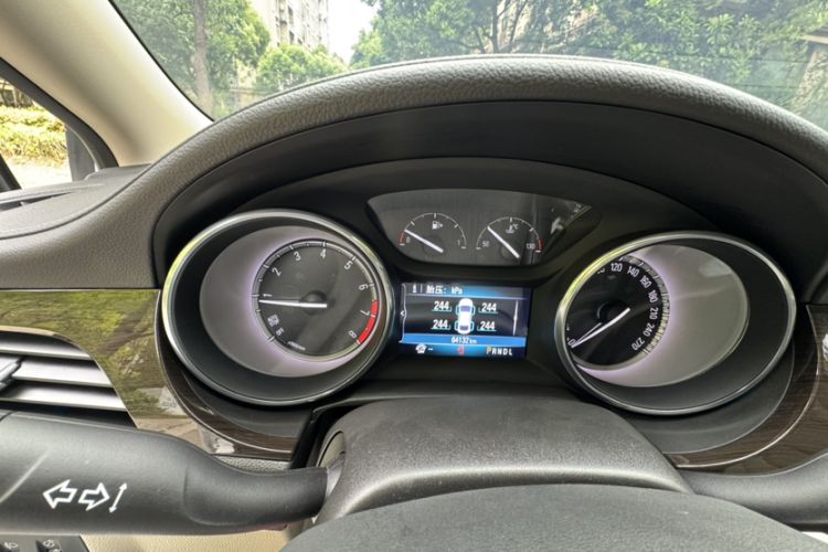 Used Buick Verano 2018 Sedan 15S Automatic Leading Model Odometer Close Up