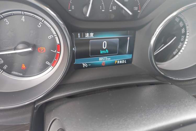 Used Buick Verano 2018 Sedan 20T Dual-Clutch Leading Model Odometer Close Up