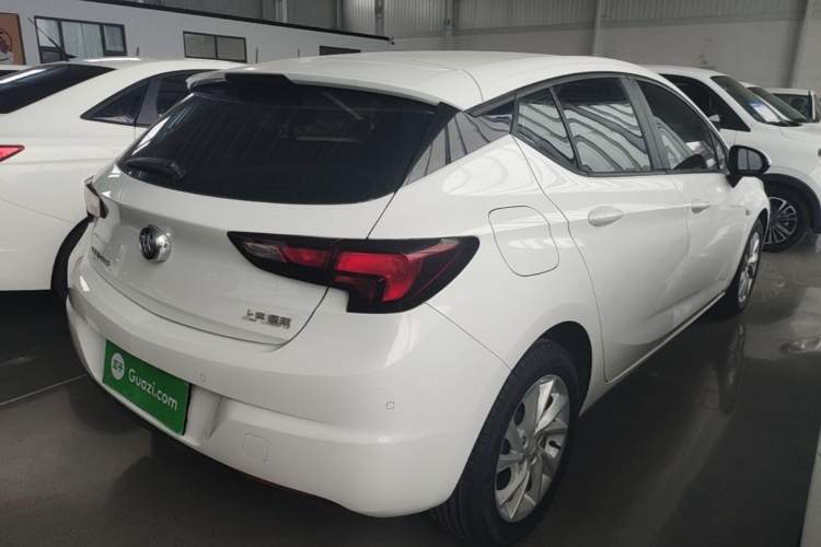 Used Buick Verano 2018 Hatchback 15S Automatic Leading Model Rear Right 45 Deg
