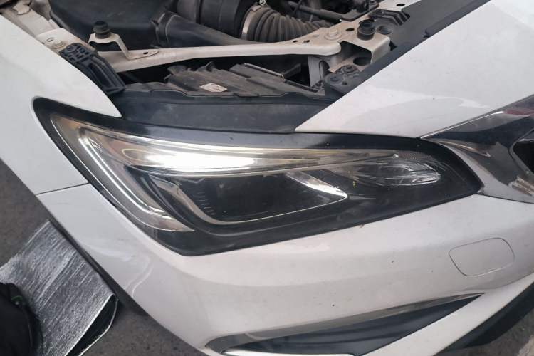 Used Buick Verano 2018 Sedan 20T Dual-Clutch Luxury Model Right Front Headlight