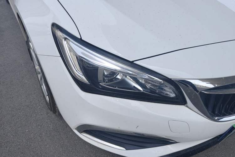 Used Buick Verano 2018 Sedan 20T Dual-Clutch Leading Model Right Front Headlight