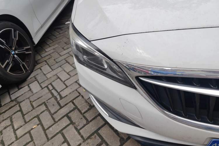 Used Buick Verano 2018 Sedan 15S Automatic Leading Model Right Front Headlight