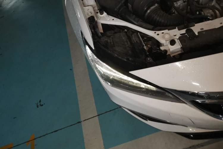 Used Buick Verano 2018 Sedan 20T Dual-Clutch Leading Model Right Front Headlight