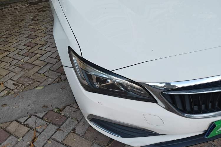 Used Buick Verano 2018 Sedan 20T Dual-Clutch Leading Model Right Front Headlight