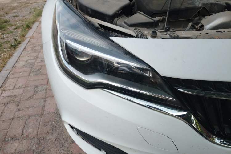 Used Buick Verano 2018 Hatchback 15S Automatic Leading Model Right Front Headlight