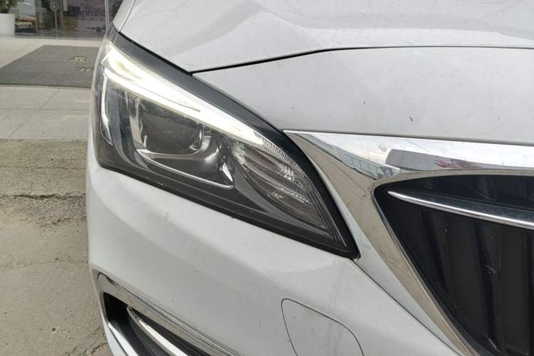 Used Buick Verano 2018 Sedan 15S Automatic Leading Model Right Front Headlight
