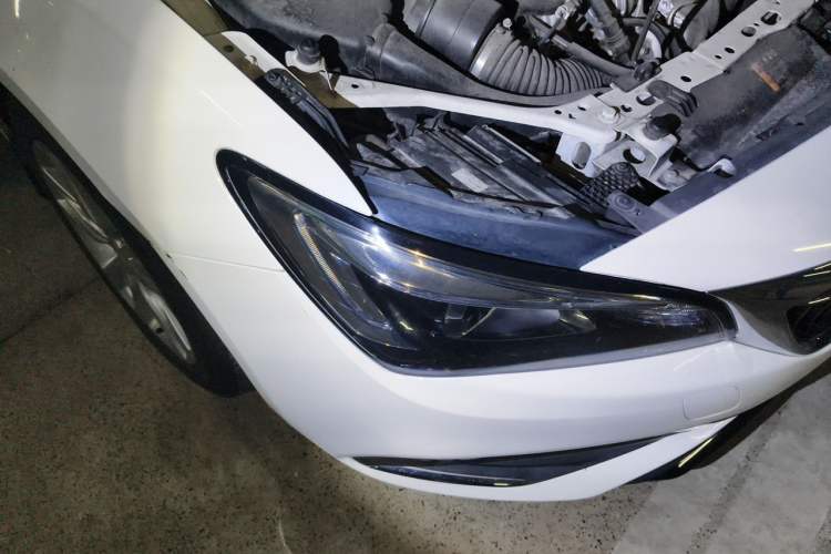 Used Buick Verano 2018 Sedan 20T Dual-Clutch Leading Model Right Front Headlight