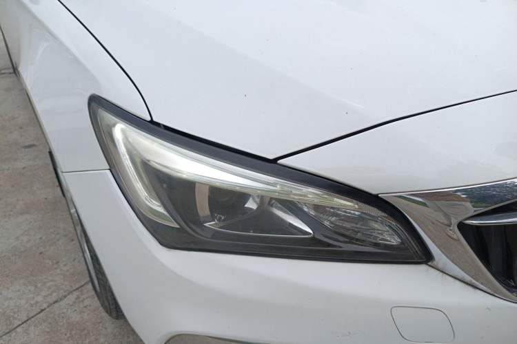 Used Buick Verano 2018 Sedan 20T Dual-Clutch Leading Model Right Front Headlight