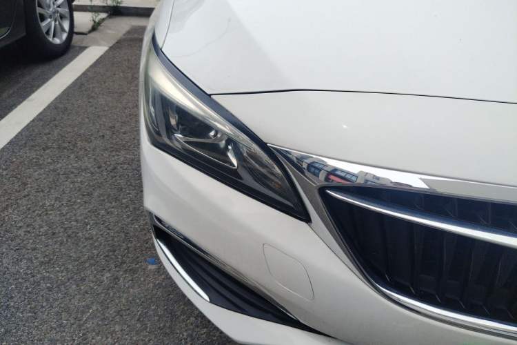 Used Buick Verano 2018 Sedan 15S Automatic Leading Model Right Front Headlight
