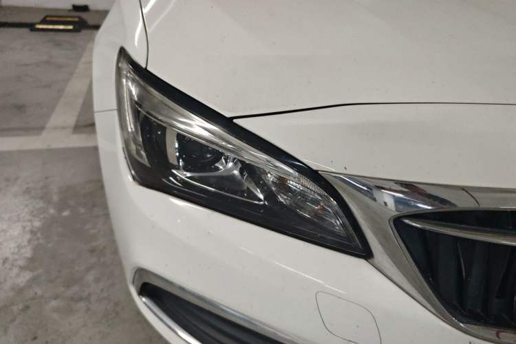 Used Buick Verano 2018 Sedan 15S Automatic Leading Model Right Front Headlight