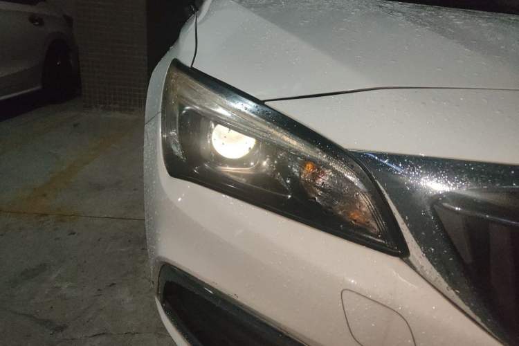 Used Buick Verano 2018 Sedan 15S Automatic Leading Model Right Front Headlight