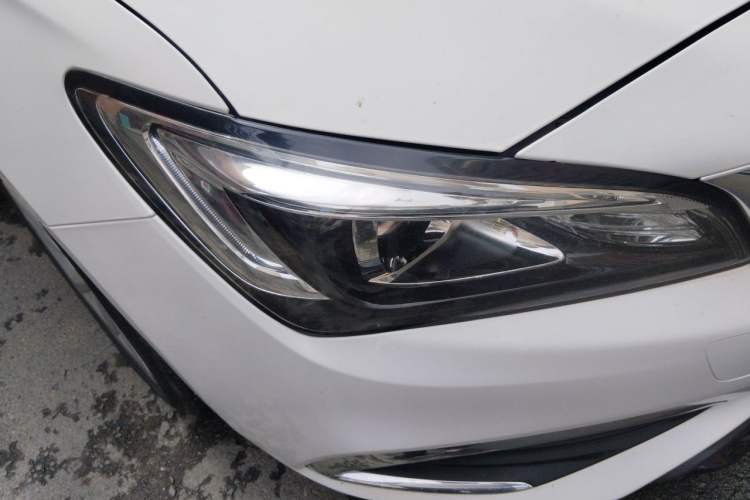 Used Buick Verano 2018 Sedan 15S Automatic Leading Model Right Front Headlight