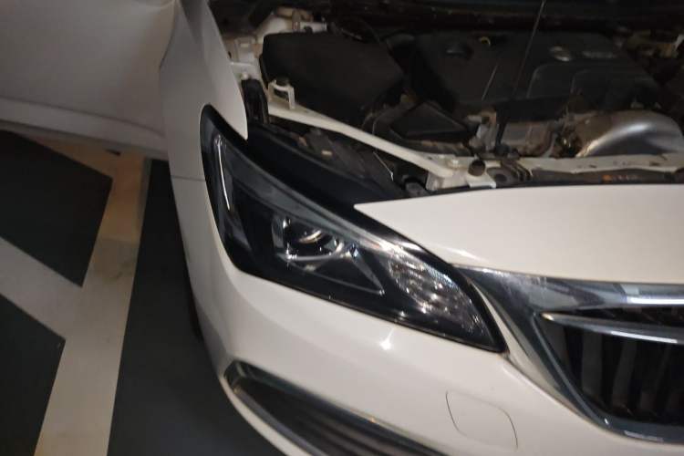 Used Buick Verano 2018 Sedan 15S Automatic Leading Model Right Front Headlight