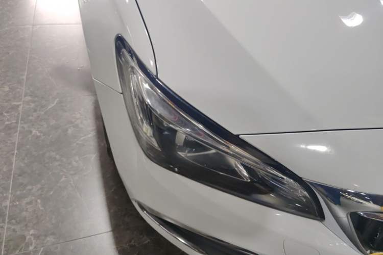 Used Buick Verano 2018 Sedan 15S Automatic Leading Model Right Front Headlight