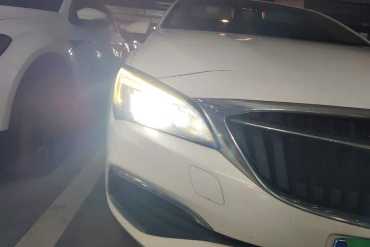 Used Buick Verano 2018 Sedan 20T Dual-Clutch Leading Model Right Front Headlight
