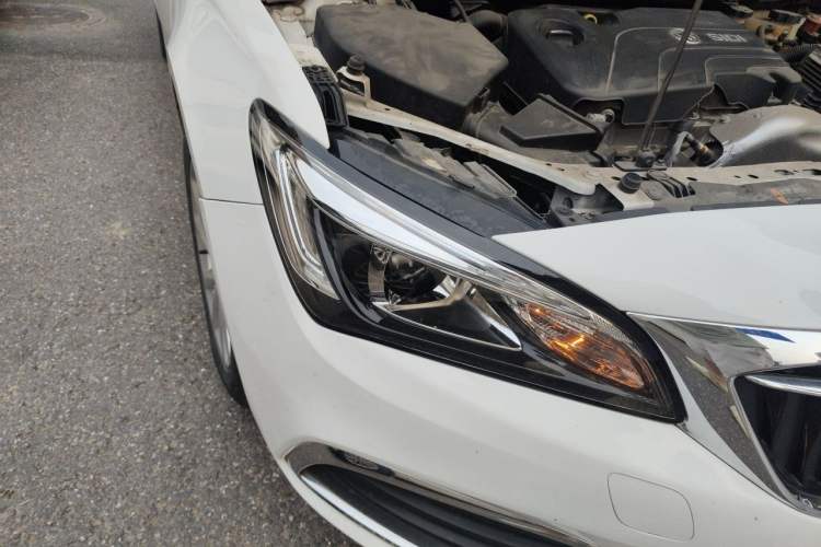 Used Buick Verano 2018 Sedan 15S Automatic Leading Model Right Front Headlight