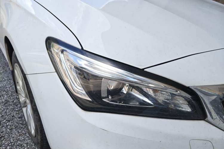 Used Buick Verano 2018 Sedan 20T Dual-Clutch Elite Model Right Front Headlight