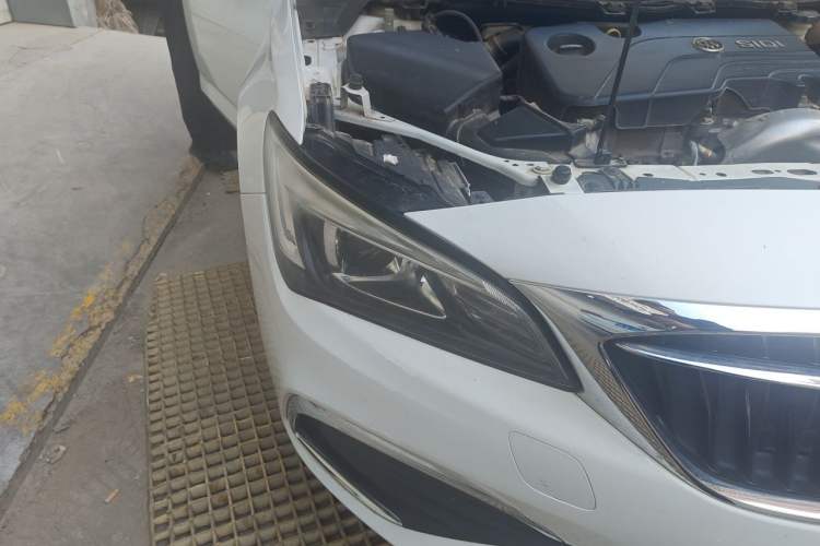 Used Buick Verano 2018 Sedan 15S Automatic Leading Model Right Front Headlight