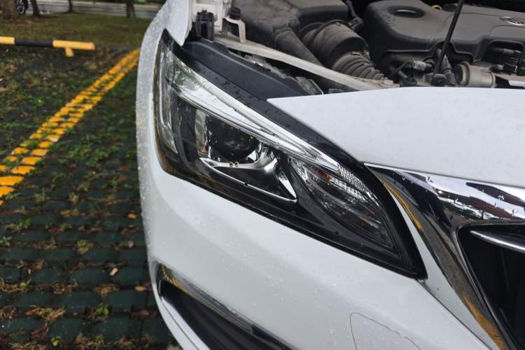 Used Buick Verano 2018 Sedan 20T Dual-Clutch Elite Model Right Front Headlight