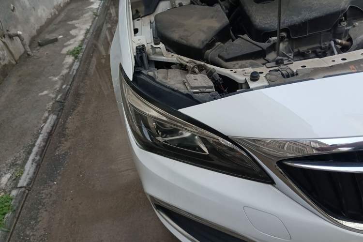 Used Buick Verano 2018 Sedan 15S Automatic Leading Model Right Front Headlight