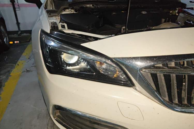 Used Buick Verano 2018 Sedan 15S Automatic Leading Model Right Front Headlight