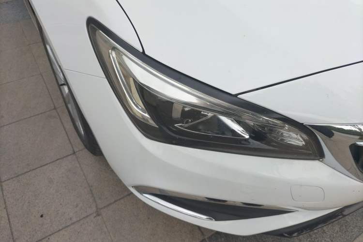 Used Buick Verano 2018 Sedan 15S Automatic Leading Model Right Front Headlight