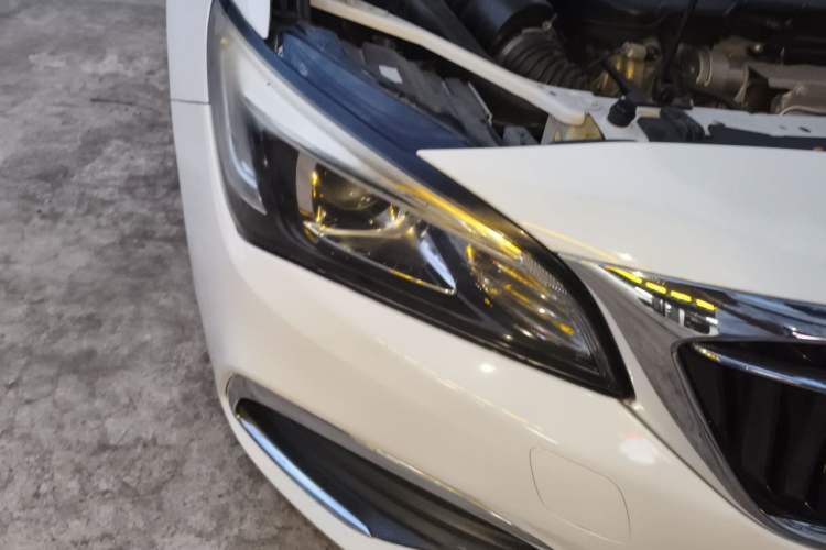 Used Buick Verano 2018 Sedan 20T Dual-Clutch Leading Model Right Front Headlight