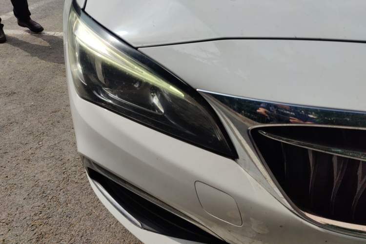Used Buick Verano 2018 Sedan 15S Automatic Leading Model Right Front Headlight