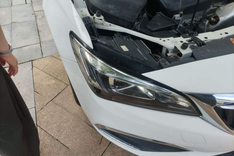 Used Buick Verano 2018 Sedan 15S Automatic Leading Model Right Front Headlight