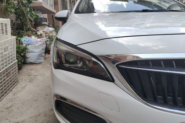 Used Buick Verano 2018 Sedan 15S Automatic Leading Model Right Front Headlight