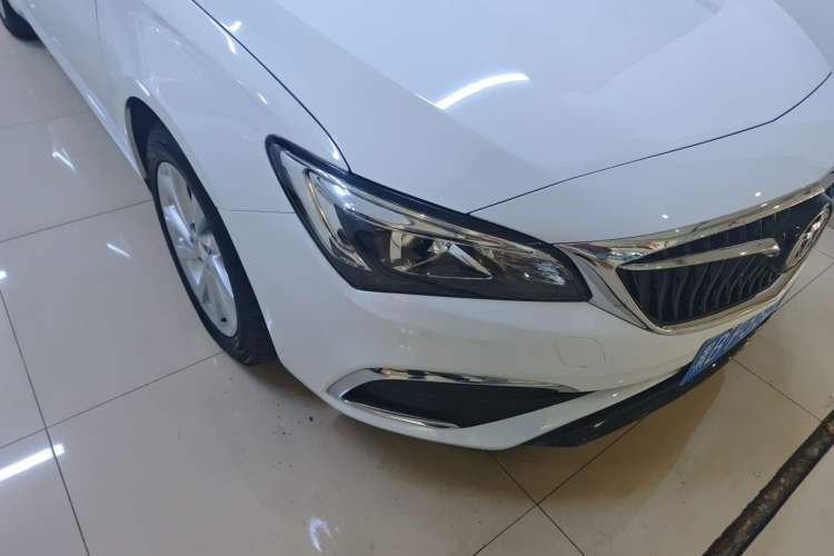 Used Buick Verano 2018 Sedan 15S Automatic Entry Model Right Front Headlight