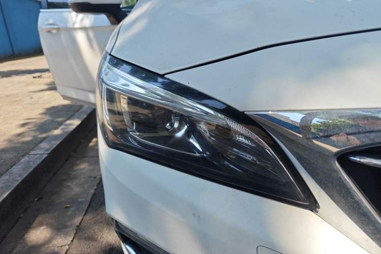 Used Buick Verano 2018 Sedan 15S Automatic Leading Model Right Front Headlight