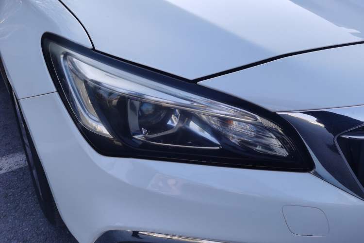 Used Buick Verano 2018 Sedan 15S Automatic Leading Model Right Front Headlight