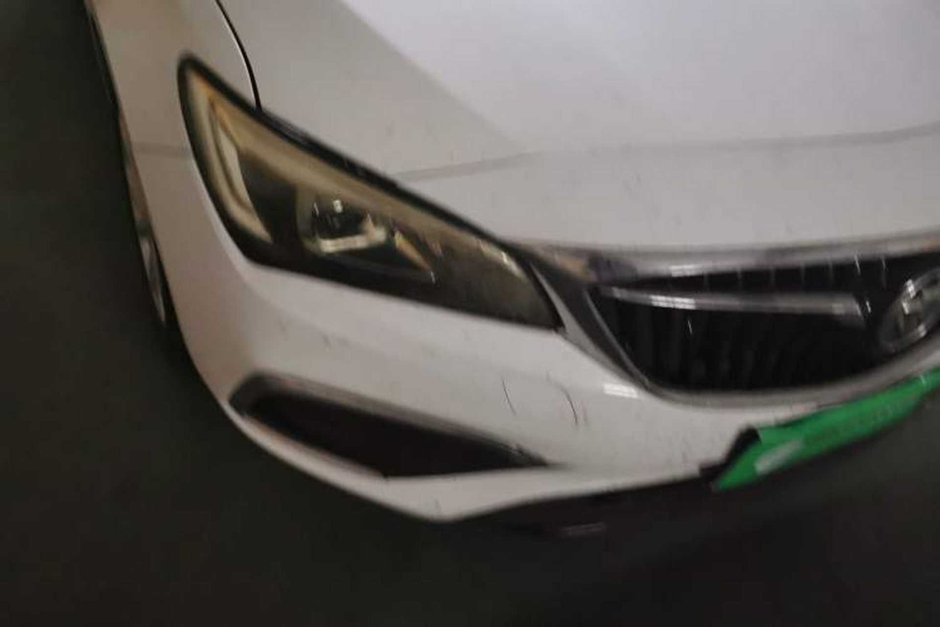 Used Buick Verano 2018 Sedan 15S Automatic Leading Model Right Front Headlight
