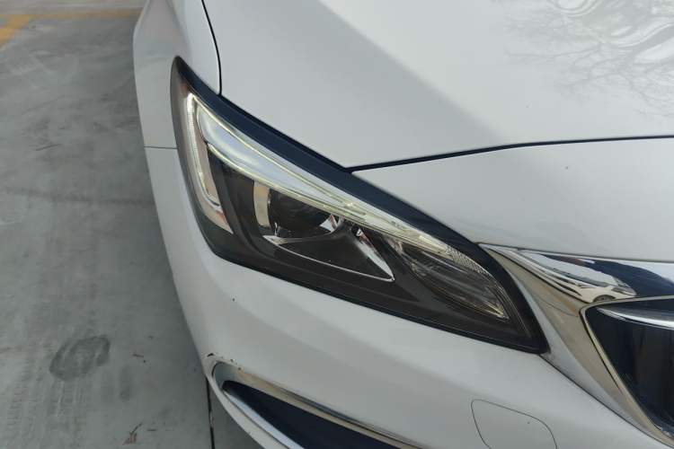 Used Buick Verano 2018 Sedan 15S Automatic Leading Model Right Front Headlight