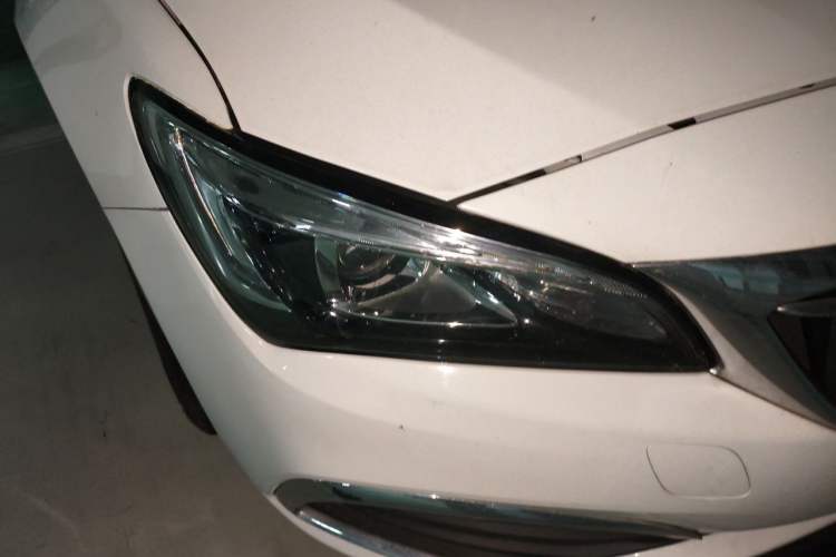Used Buick Verano 2018 Sedan 15S Automatic Leading Model Right Front Headlight