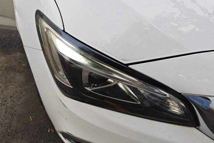 Used Buick Verano 2018 Sedan 15S Automatic Leading Model Right Front Headlight